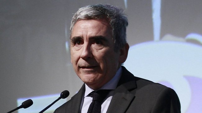 Carlos Peña seguirá como rector de la UDP hasta 2023