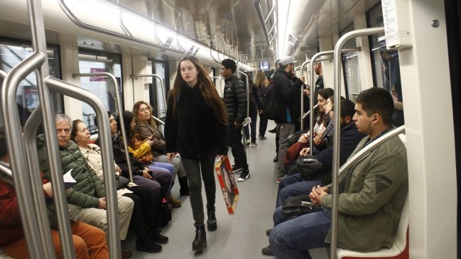 Las propuestas para enfrentar el acoso sexual en el Metro de Santiago