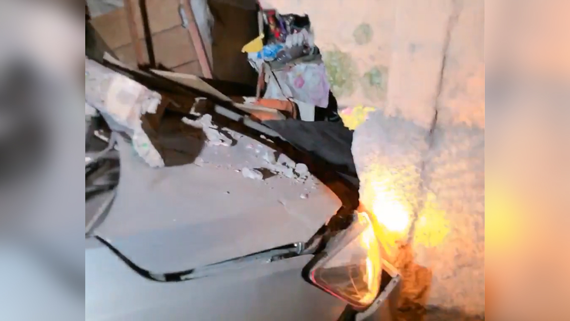 Auto terminó incrustado en el muro de una casa en Lo Espejo