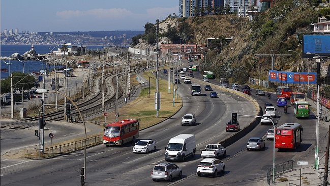 Valparaíso: Rotura de matriz obliga a cerrar tercera pista de avenida España