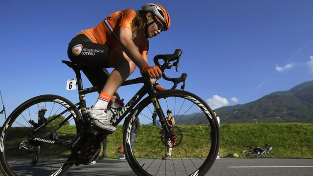 Van der Breggen añadió el oro mundial al olímpico con una exhibición