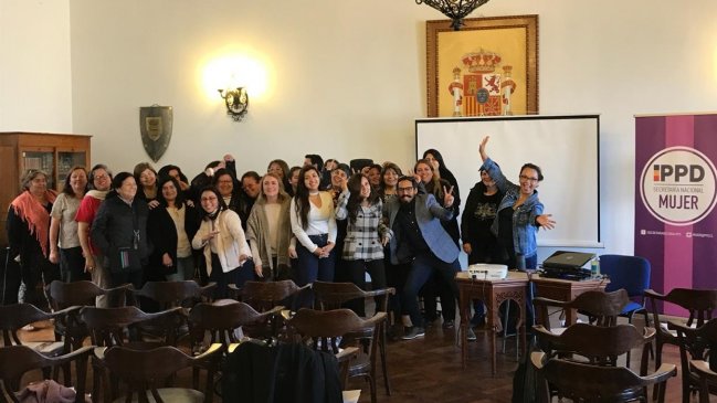 Iquique: Realizan seminario para fortalecer a la mujer en política