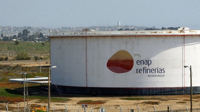 Quintero y Puchuncaví solicitaron ante la justicia paralizar las operaciones de ENAP