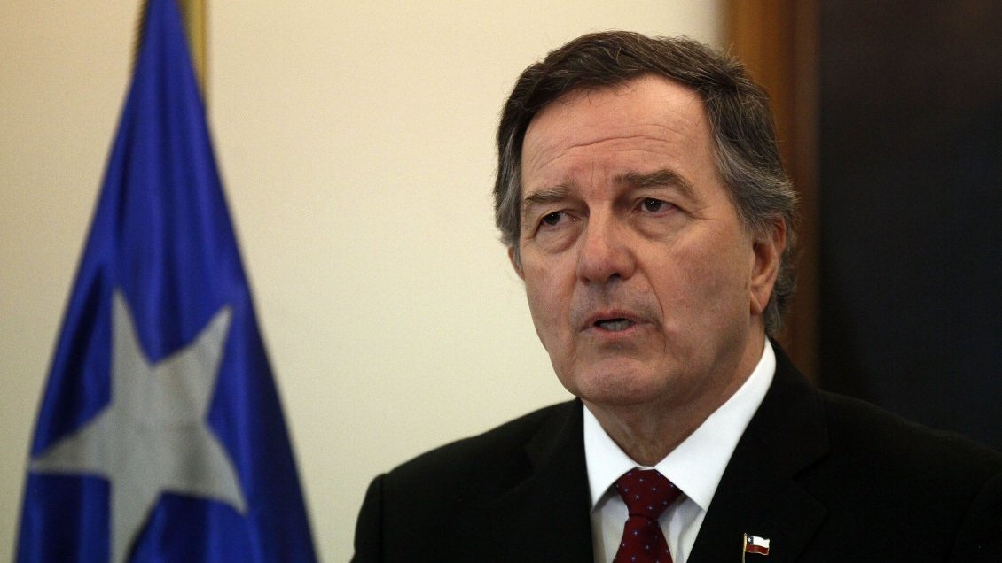 Canciller Ampuero llamó a Evo Morales a acatar el fallo de La Haya