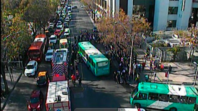 Mujer en estado grave tras ser atropellada por bus del Transantiago