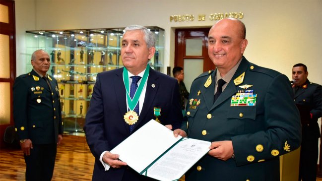 Director de la PDI fue condecorado en Perú