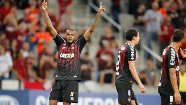 Atlético Paranaense despachó a Caracas y pasó a cuartos en la Copa Sudamericana
