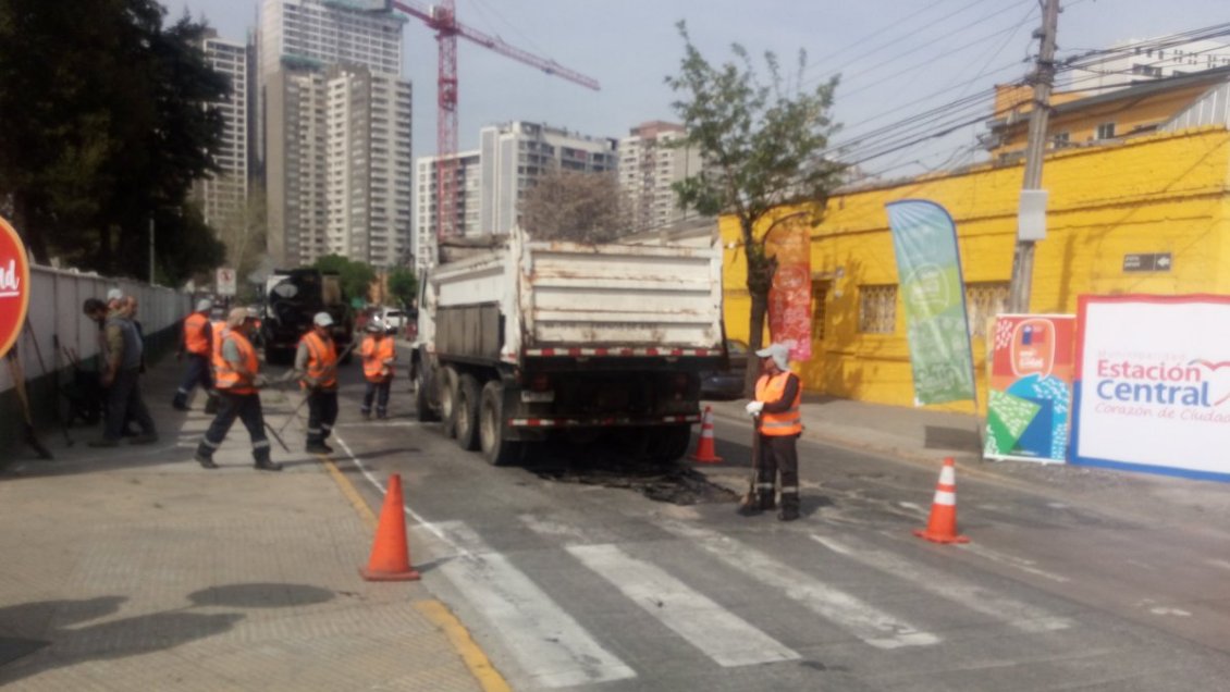 Municipios podrán tapar hoyos de sus calles sin necesidad de aprobación de Serviu