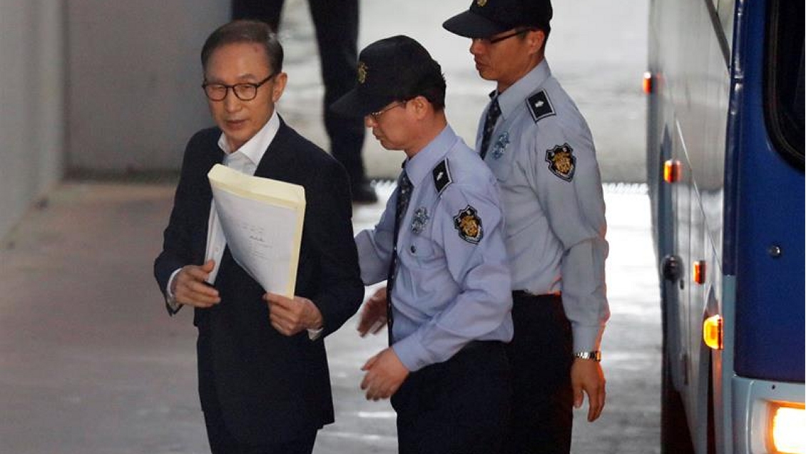 Ex presidente surcoreano fue condenado a 15 años de cárcel