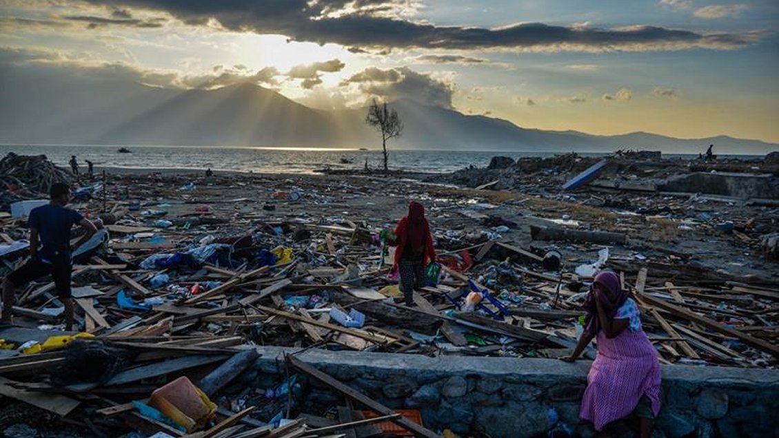 Elevan a 1.571 cifra de muertos en terremoto y tsunami de Indonesia