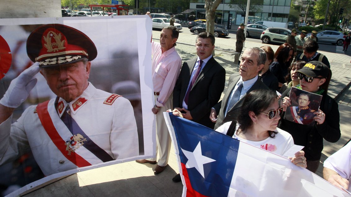 Simpatizantes de la dictadura conmemoraron el aniversario del plebiscito con críticas al Gobierno