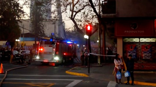 Incendio afecta a restaurante en Providencia