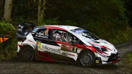  Ott Tänak lidera en Gales por delante de Thierry Neuville  