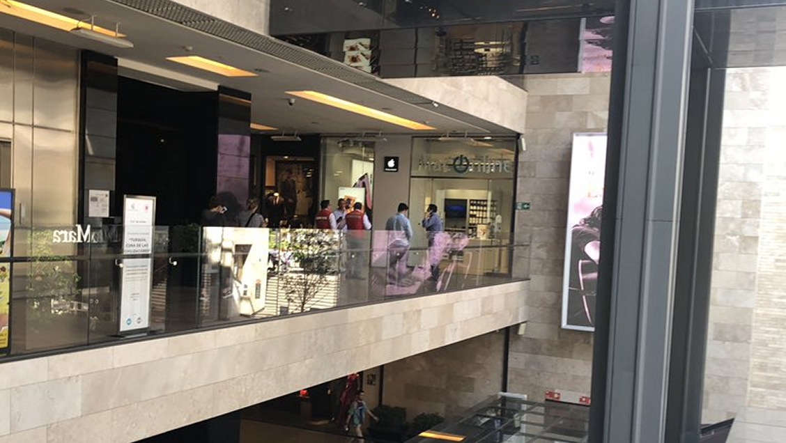 Delincuentes robaron 30 millones en especies de una tienda en mall de Vitacura