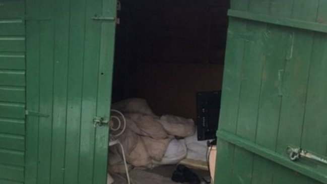 Rescatan a hombre que vivía hace 40 años en una caseta: Se investiga una presunta esclavitud