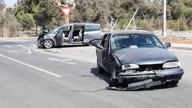 Cinco lesionados dejó choque en el borde costero de Arica