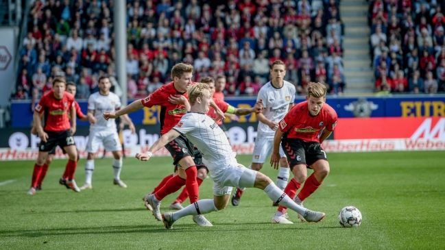 Bayer Leverkusen de Charles Aránguiz igualó con Friburgo en la Bundesliga