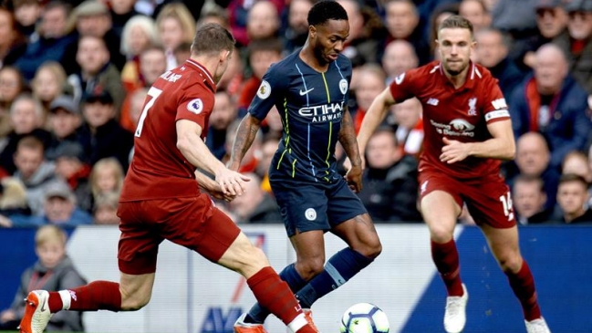Liverpool y el City no se sacaron ventaja y permitieron que Chelsea los alcanzara en la punta