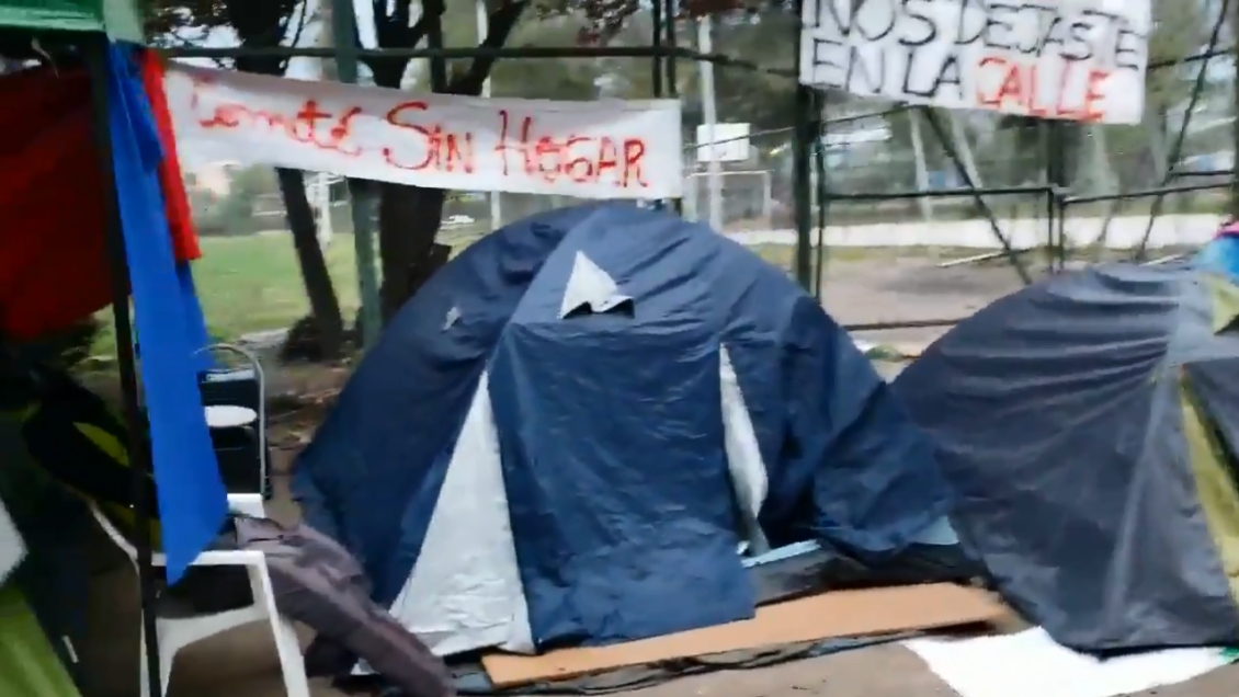 Comité de allegados volvió a ocupar cancha Los Jardines tras desalojo de colegio