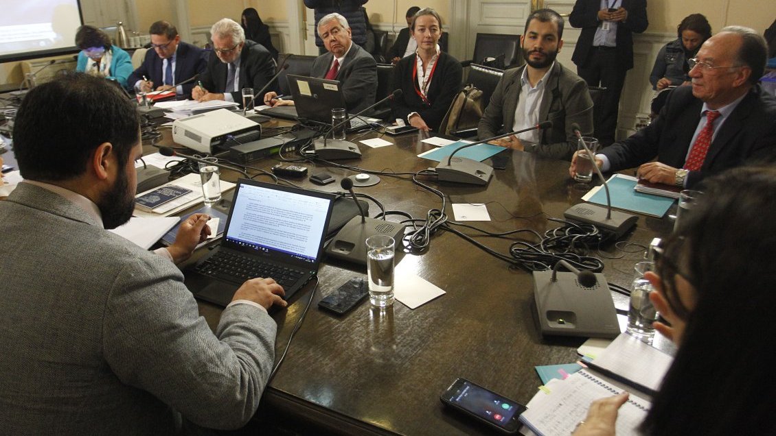 Comisión investigadora de TVN solicitó documentos sobre contratos de ejecutivos