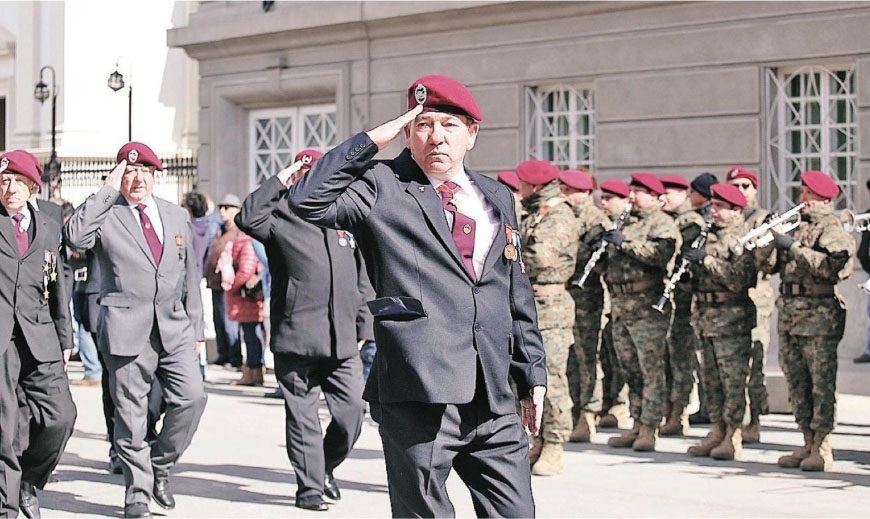 Punta Arenas: Militar procesado por caso quemados vivos participó en desfile
