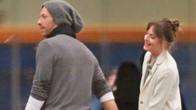 Reportes indican que Chris Martin y Dakota Johnson esperan su primer hijo