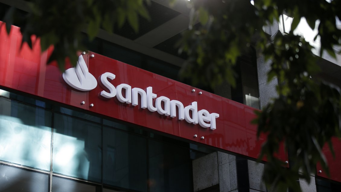 Santander termina contratos con Transbank