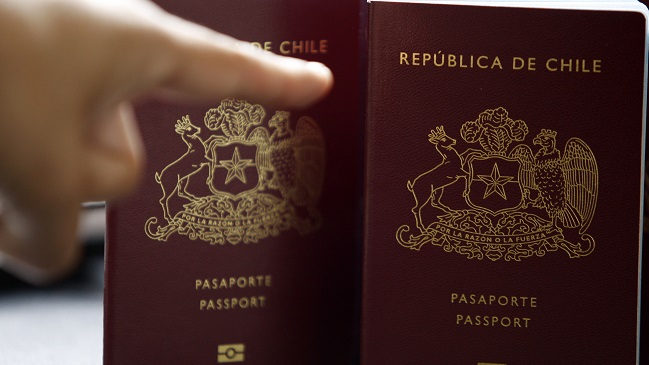 Pasaporte chileno perdió un lugar en ránking de los más poderosos