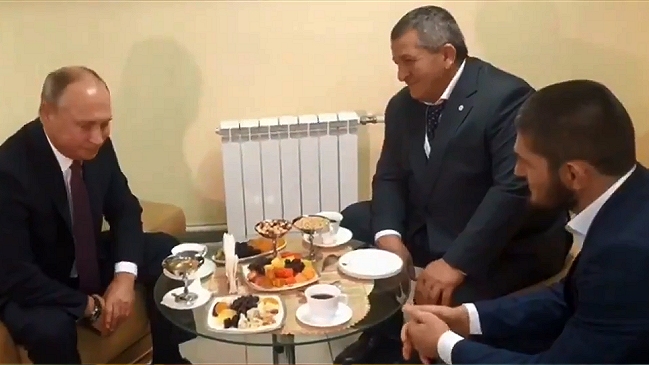  Vladimir Putin felicitó en persona a Nurmagomedov  