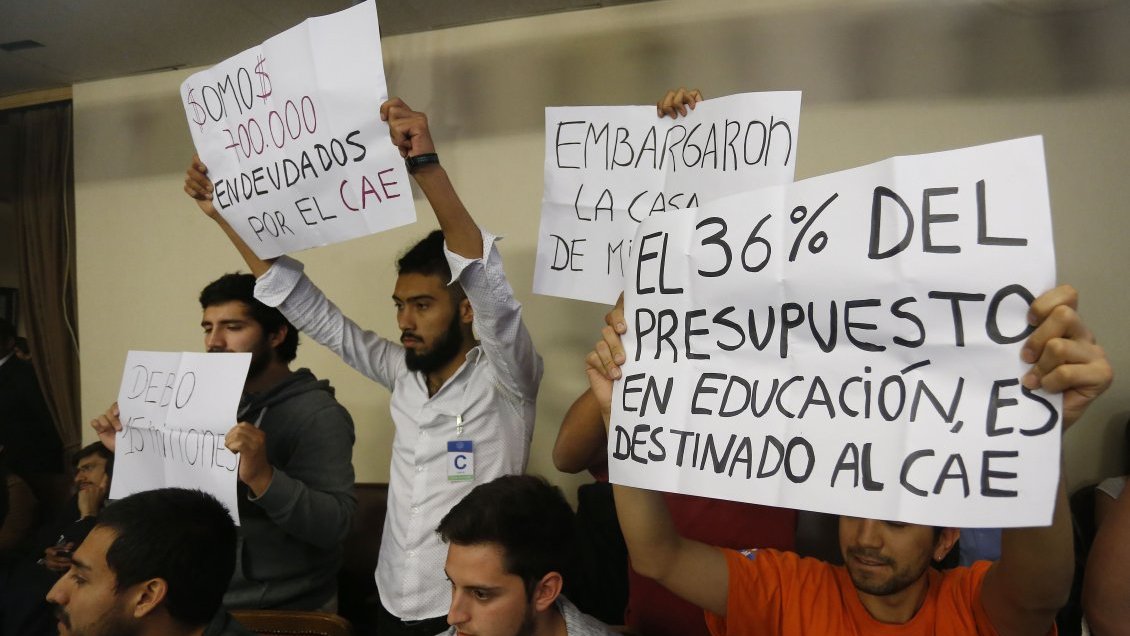 Diputados aprueban informe que responsabiliza a ministros de Educación y Hacienda por el CAE