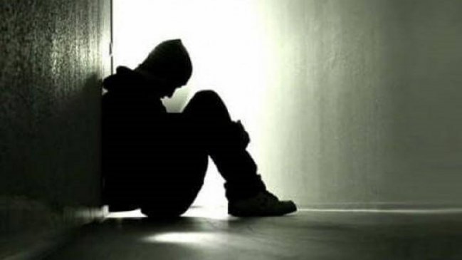 Arrestan a mujer por quemar los genitales de niño de 13 años que se negó a tener sexo con ella