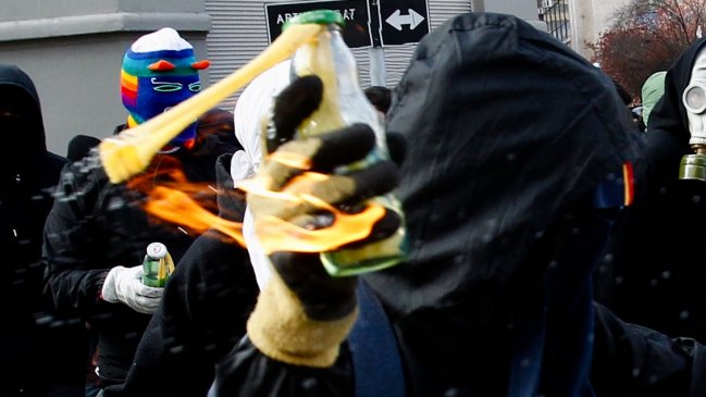 Detienen a profesora de Historia por porte de bomba molotov