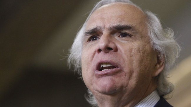 Chadwick: No es necesario por ley un ramo de DDHH