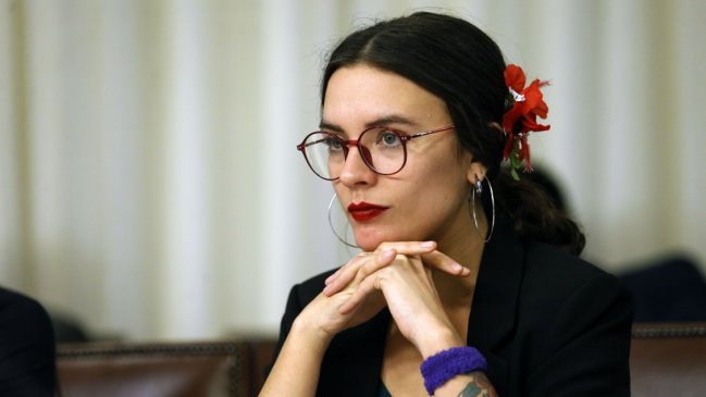 Camila Vallejo: Condeno absolutamente la violencia de estudiantes contra Carabineros