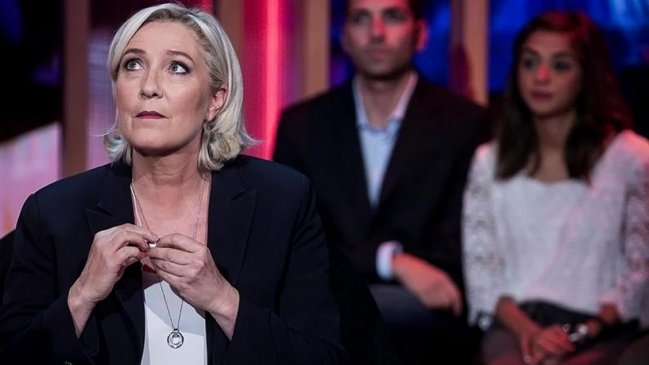 Líder de extrema derecha francesa fue imputada por malversación de fondos públicos