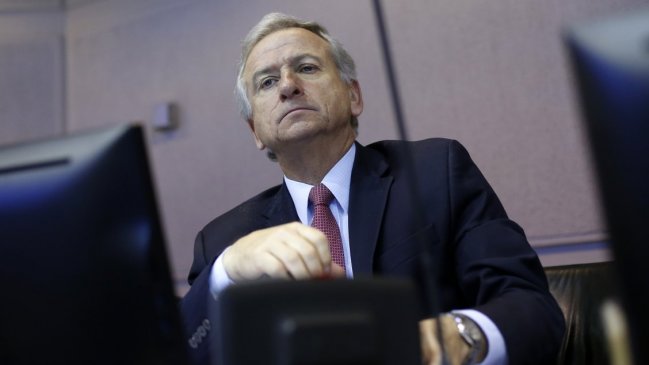 Fiscalía solicitó sobreseimiento definitivo del ministro Larraín en caso Harvard