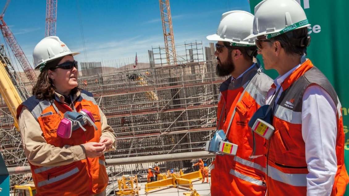 Ministro Valente constató avances en proyecto SGO de Spence en Antofagasta