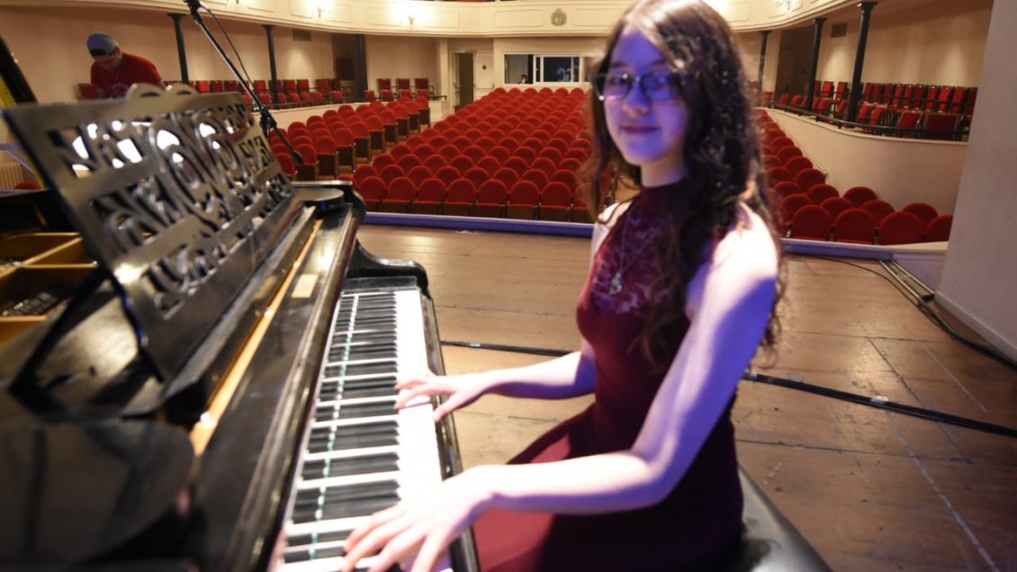 Punta Arenas: Joven pianista ofrecerá concierto abierto a la comunidad