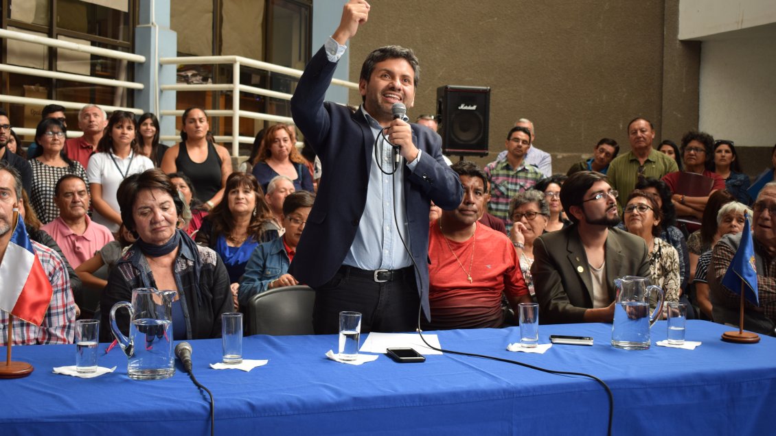 Alcalde de Arica anunció acciones legales tras polémico titular de diario local sobre violaciones