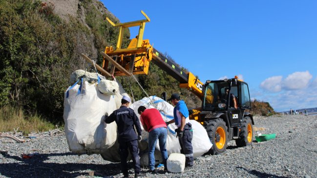 AmiChile pide a municipios de Chiloé que reciban acopios de plumavit