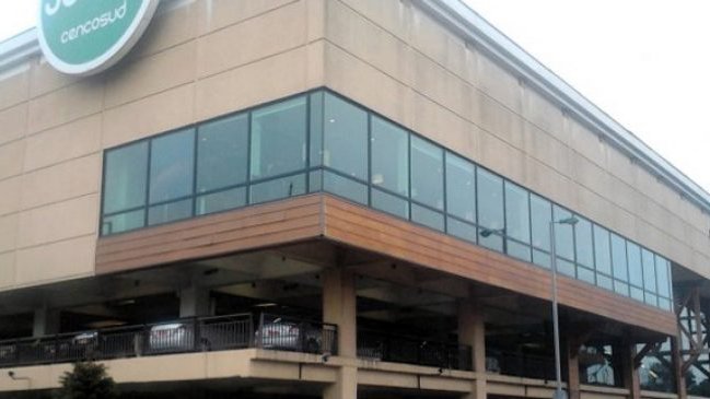 Puerto Montt: 23 trabajadores del Supermercado Jumbo resultaron intoxicados