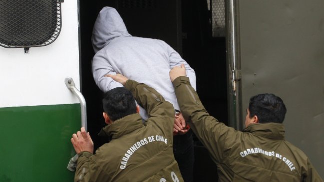 Carabineros detuvo a dos sospechosos de asaltar servicentro en Lampa