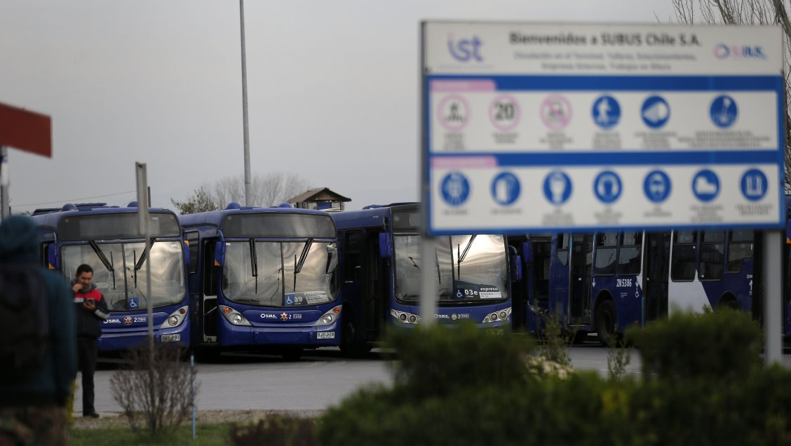 Trabajadores de empresa Subus iniciaron huelga este martes