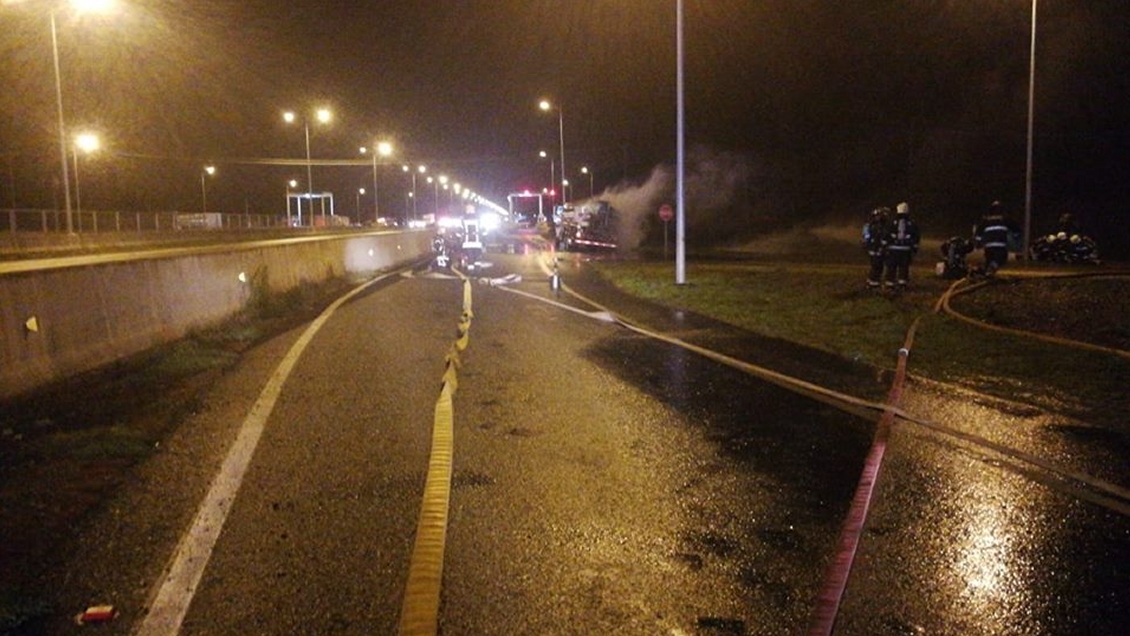 Camión de transporte de combustible se incendió en Calbuco