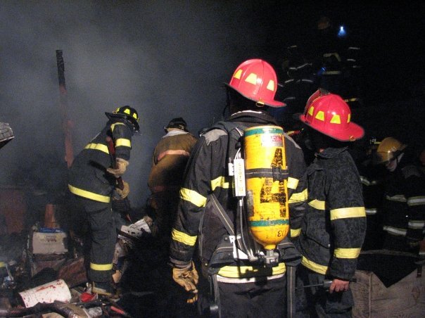 Una vivienda destruída y otra con daños parciales dejo incendio en Antofagasta