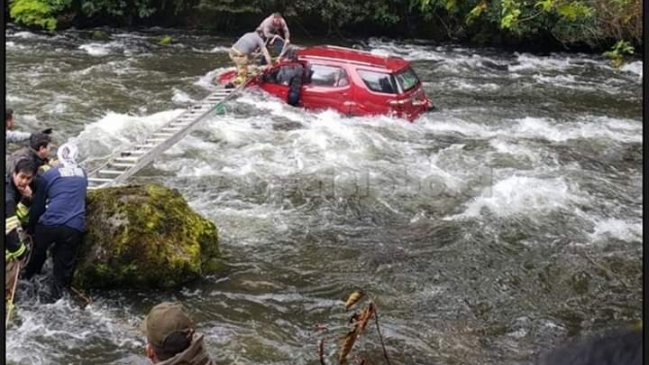 Los Lagos: Rescataron a cuatro personas que cayeron al Río Chanleufu