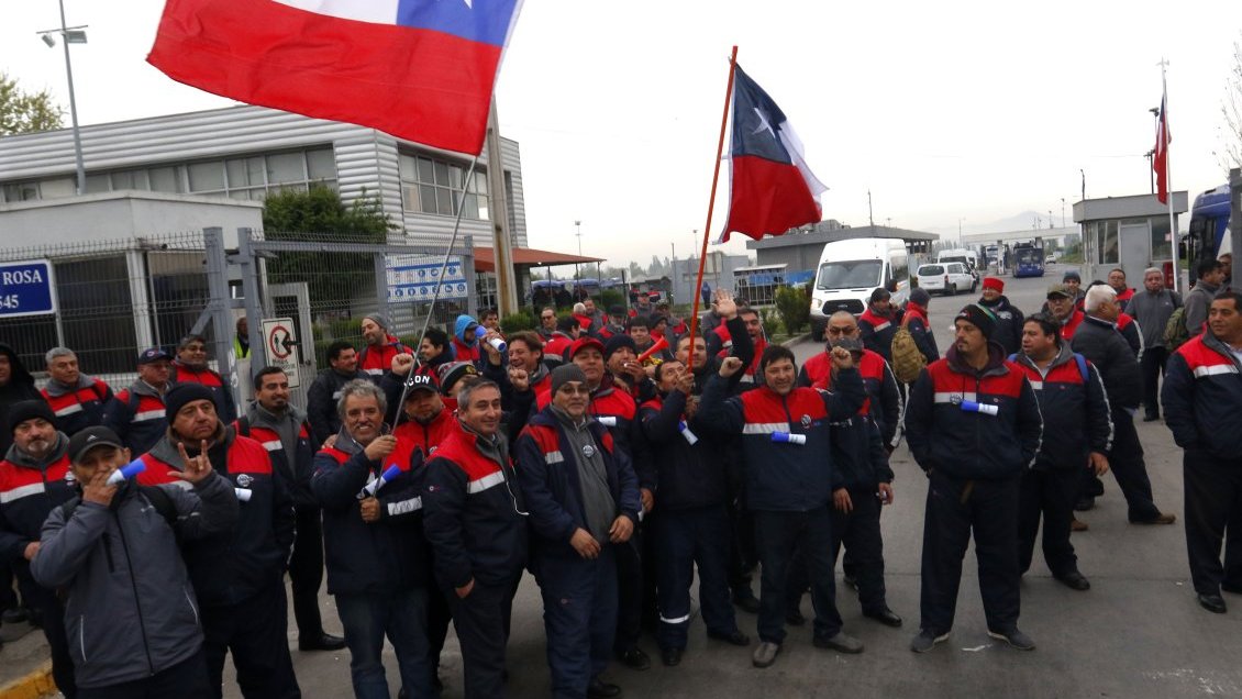 Conductores de Subus decidieron prolongar de forma indefinida su huelga