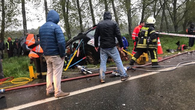 Accidente múltiple involucró a tres vehículos en la ruta que une a Valdivia y San José de la Mariquina