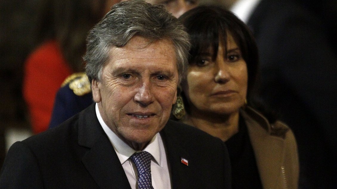 Comisión citó al ministro de Defensa por homenaje a Krassnoff y salida del número 2 del Ejército