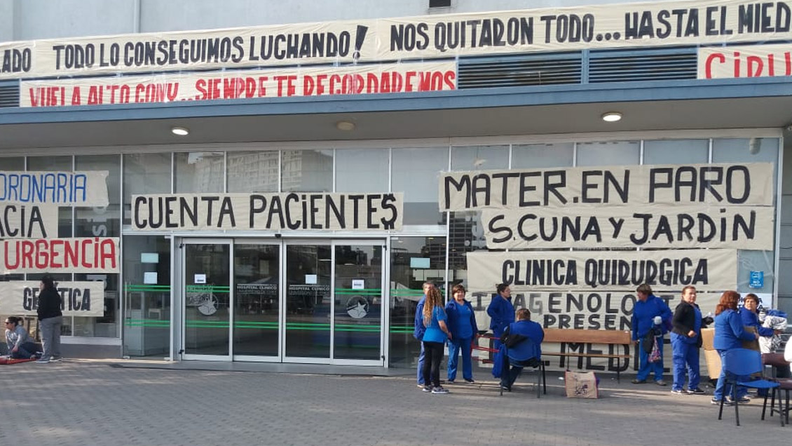 Trabajadores rechazaron nueva oferta y sigue la huelga en el Hospital Clínico de la U. de Chile